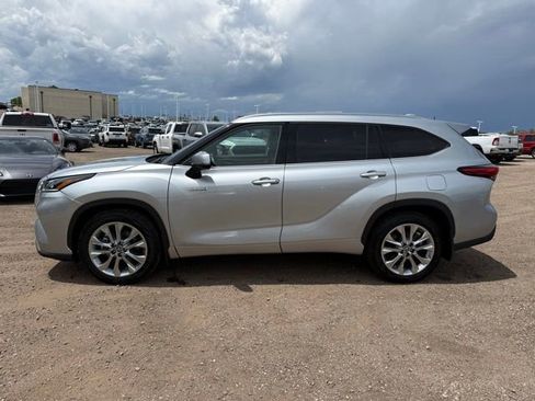 Used 2020 Toyota Highlander Limited AWD/4WD image 2