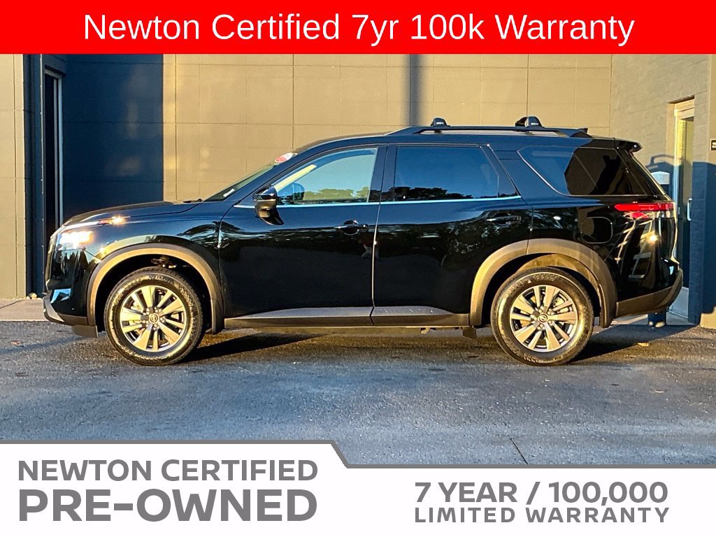 Used 2025 Nissan Pathfinder SV FWD image 3