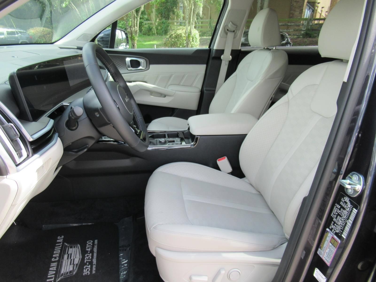 Used 2025 Kia Sorento SX FWD image 19