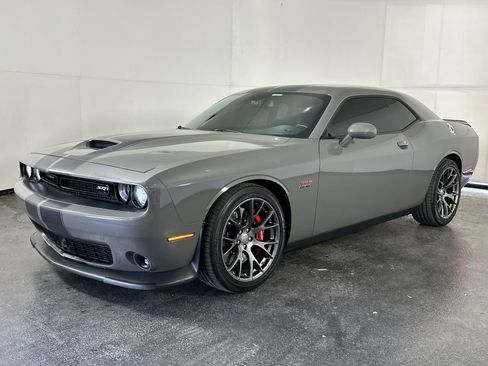 Used 2017 Dodge Challenger SRT w/ Technology Group image 4