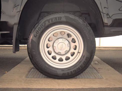 Used 2024 Chevrolet Colorado W/T image 13