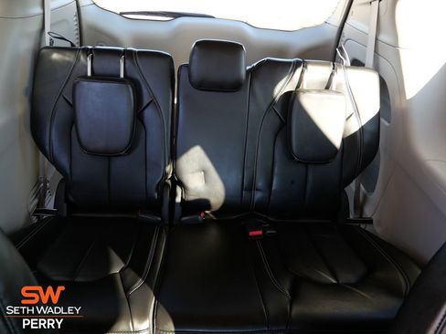 Used 2024 Chrysler Pacifica Touring-L image 17