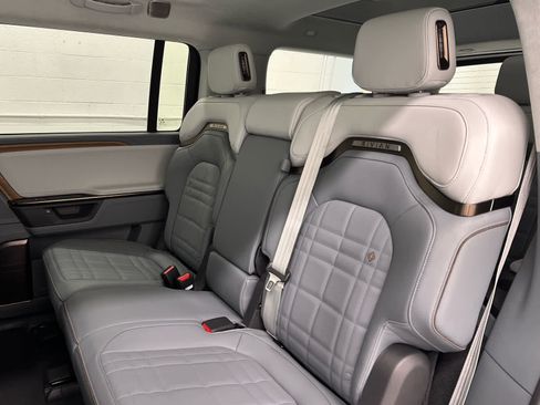 Used 2026 Rivian R1S Premium image 16