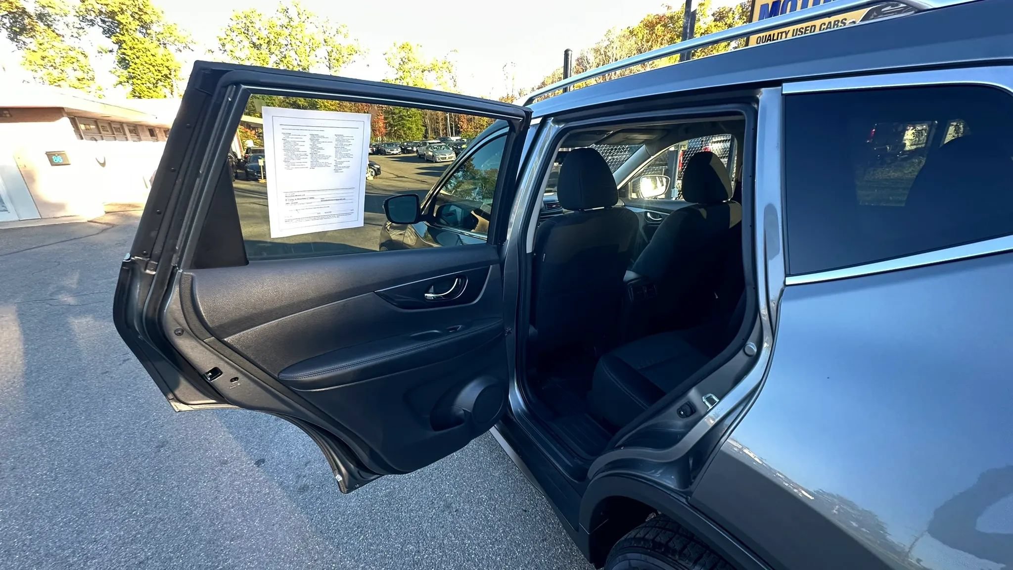 Used 2017 Nissan Rogue SV AWD/4WD image 30