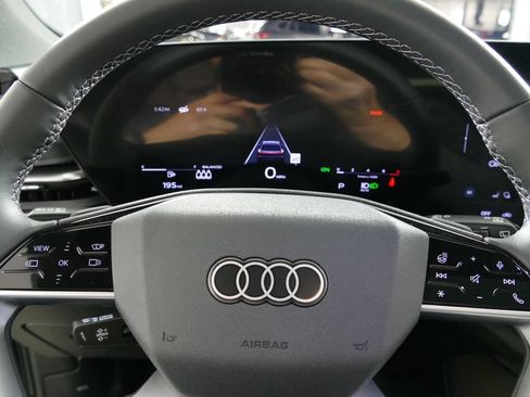 Used 2025 Audi Q5 Prestige AWD/4WD image 16