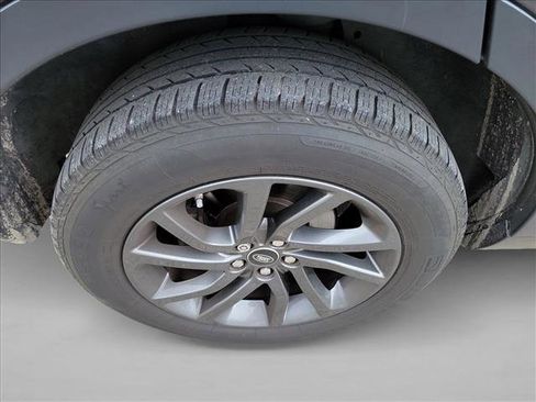 Used 2019 Land Rover Discovery Sport SE AWD/4WD image 11