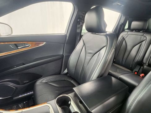 Used 2017 Lincoln MKX Reserve w/ Driver Assistance Package AWD/4WD image 13
