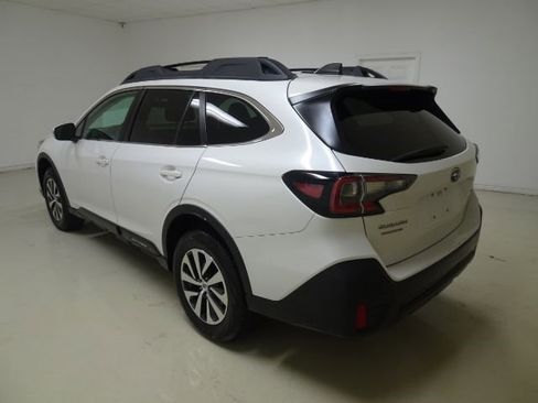 Used 2020 Subaru Outback Premium image 4