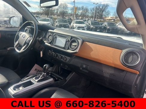 Used 2016 Toyota Tacoma SR5 w/ SR5 Appearance Package (SN) image 9