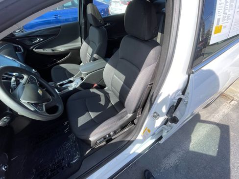 Used 2024 Chevrolet Malibu LT image 39