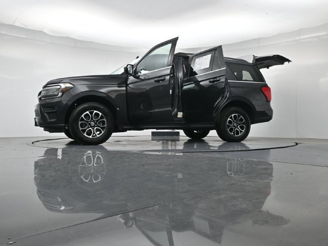 Certified 2024 Ford Expedition XLT RWD image 57