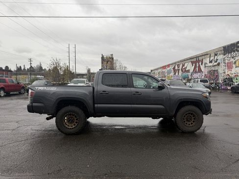 Used 2023 Toyota Tacoma TRD Off-Road w/ Technology Package image 6