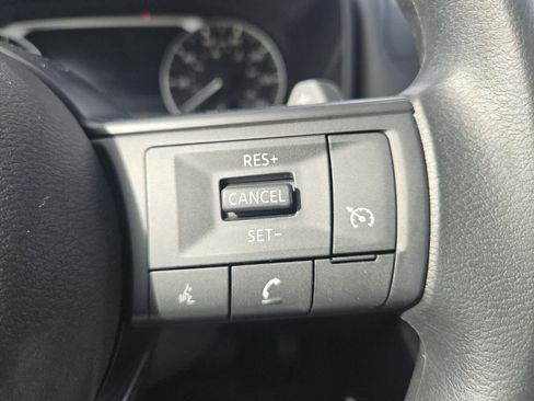 Used 2023 Nissan Rogue S FWD image 10