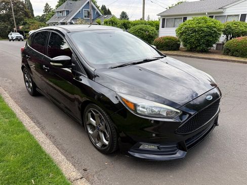 Used 2017 Ford Focus ST FWD image 6