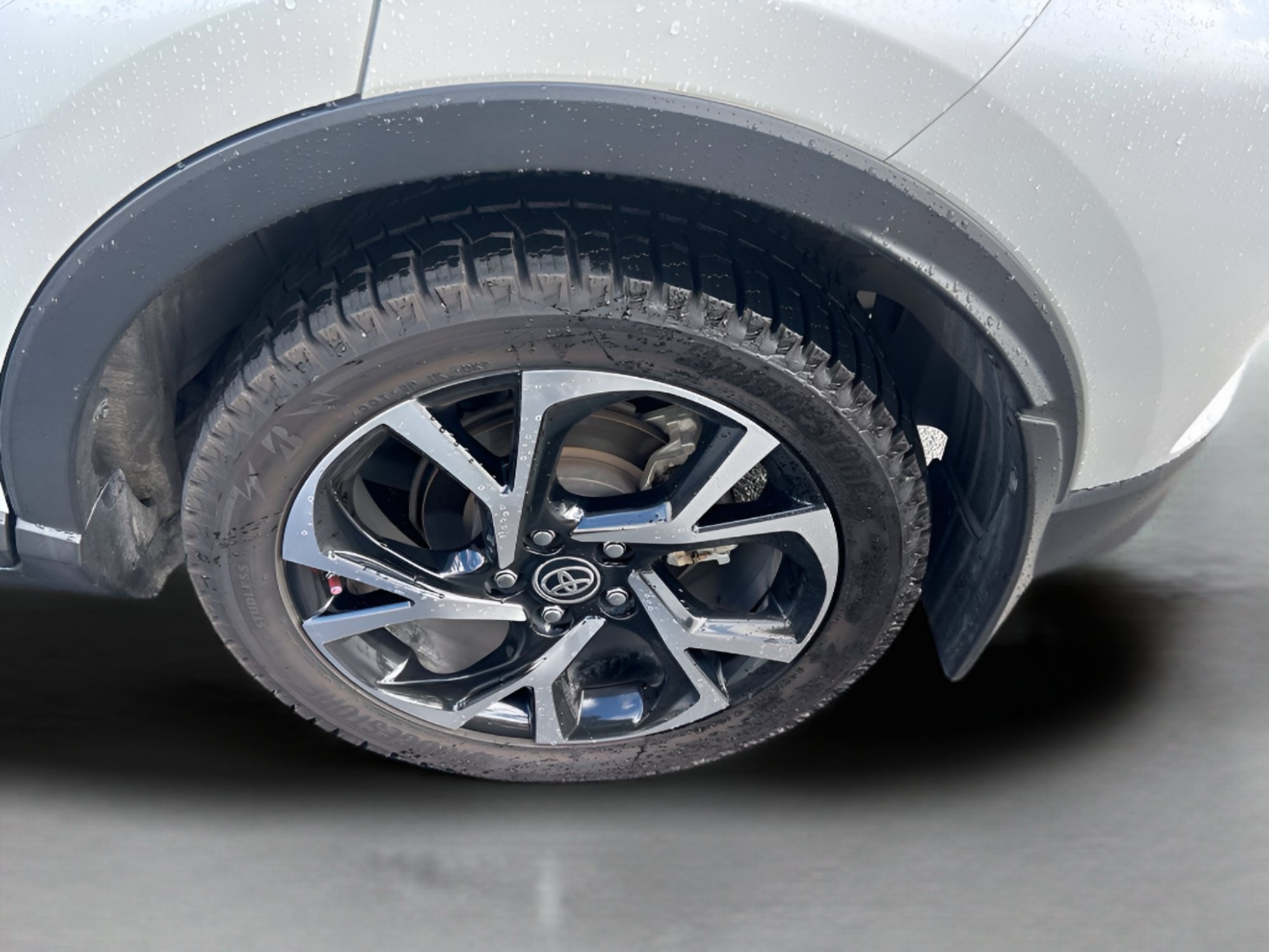 Used 2021 Toyota C-HR XLE FWD image 15