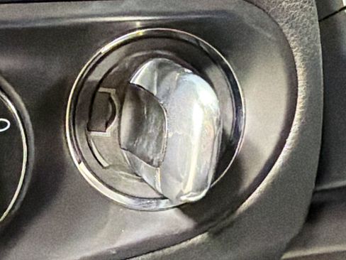 Certified 2021 Porsche Macan image 36