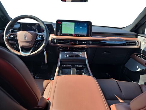 New 2026 Lincoln Aviator Reserve w/ Luxury Package RWD image 9