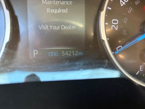 Used 2021 Toyota RAV4 XLE AWD/4WD image 17