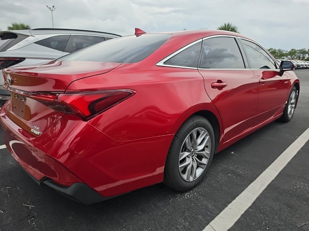 Used 2021 Toyota Avalon XLE w/ Moonroof Package FWD image 17