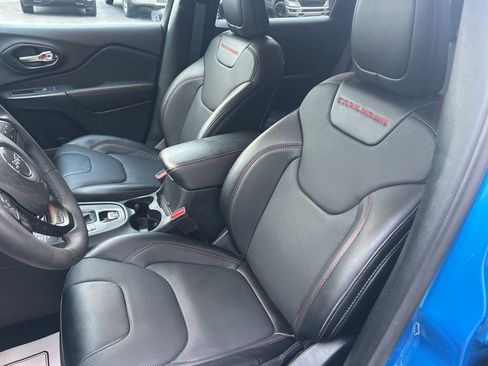 Used 2022 Jeep Cherokee Trailhawk w/ Sound & Nav Group image 10