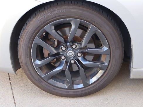 Used 2016 Nissan 370Z Coupe RWD image 21