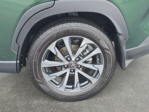 Used 2025 Toyota Corolla Cross XLE w/ Convenience Package image 33