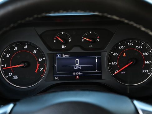 Used 2022 Chevrolet Camaro LT w/ Technology Package image 18