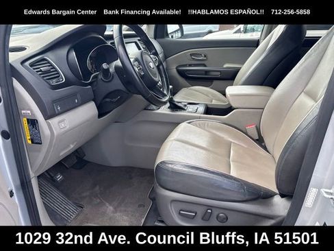 Used 2017 Kia Sedona LX w/ LX Essentials Premium Package FWD image 4