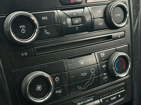 Used 2017 Ford Explorer XLT image 21