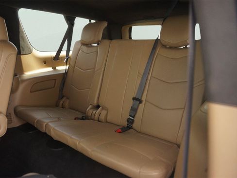 Used 2020 Cadillac Escalade ESV Platinum AWD/4WD image 15