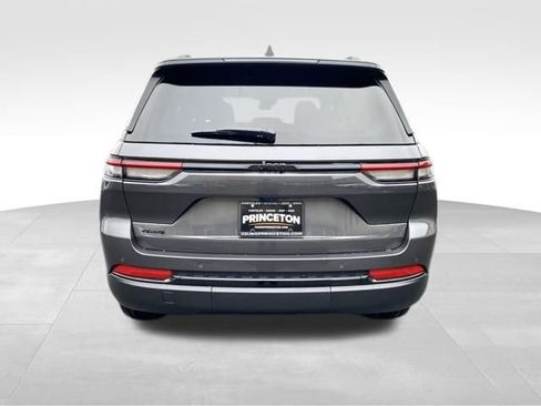 New 2025 Jeep Grand Cherokee Altitude image 6