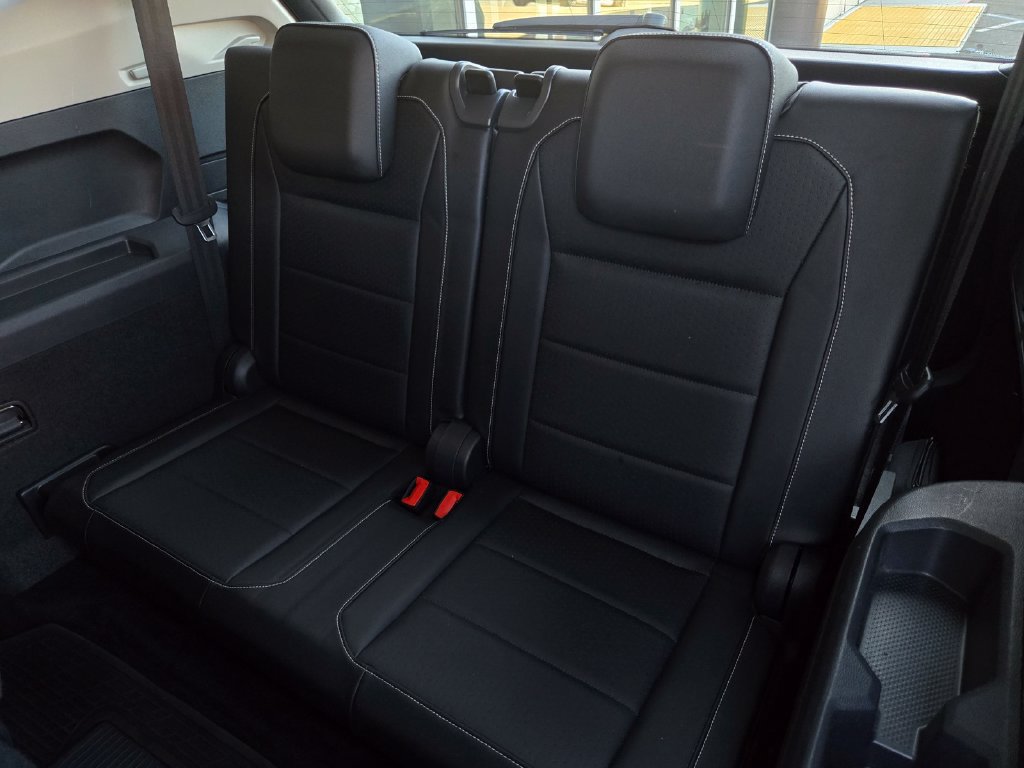 Used 2021 Volkswagen Tiguan SE w/ Panoramic Sunroof Package FWD image 13