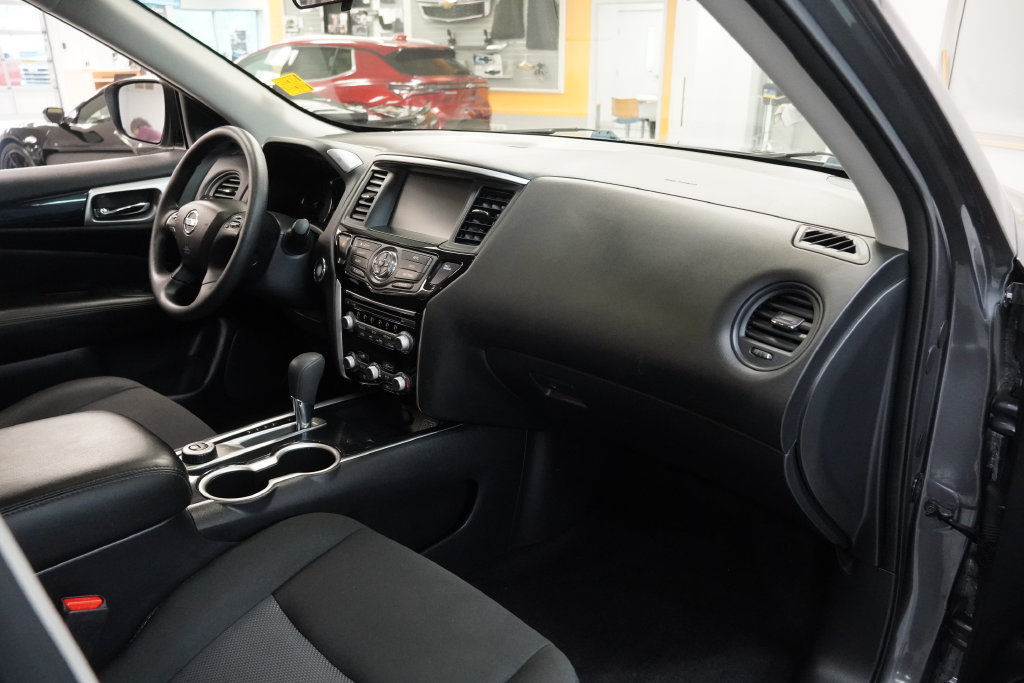 Used 2019 Nissan Pathfinder S AWD/4WD image 11