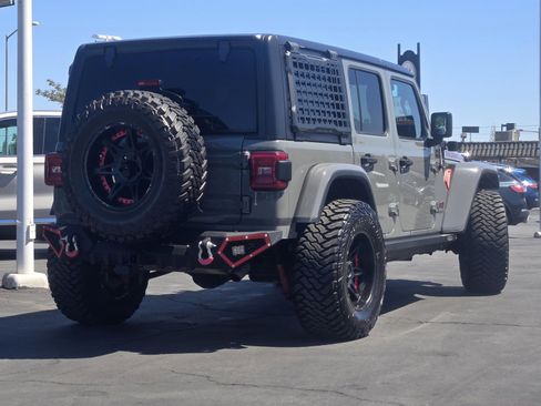 Used 2018 Jeep Wrangler Unlimited Rubicon w/ Dual Top Group AWD/4WD image 3