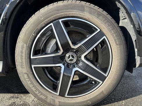Used 2025 Mercedes-Benz GLC 300 4MATIC image 11