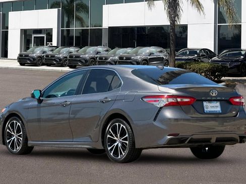 Used 2019 Toyota Camry SE w/ Carpet Mat Package FWD image 5