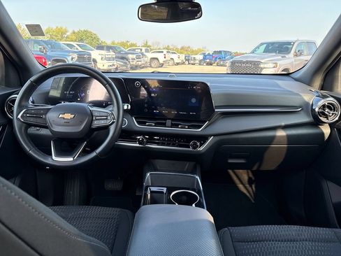 Used 2025 Chevrolet Equinox LT AWD/4WD image 17