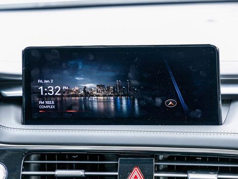 Used 2025 Genesis G70 2.5T image 12