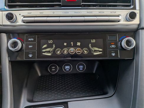 Used 2025 Genesis G70 2.5T AWD/4WD image 23