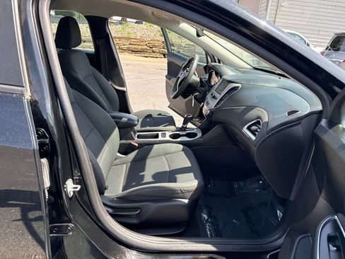 Used 2017 Chevrolet Cruze LS FWD image 12