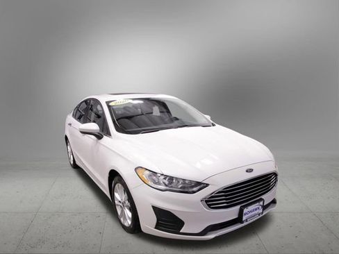 Used 2020 Ford Fusion SE image 9