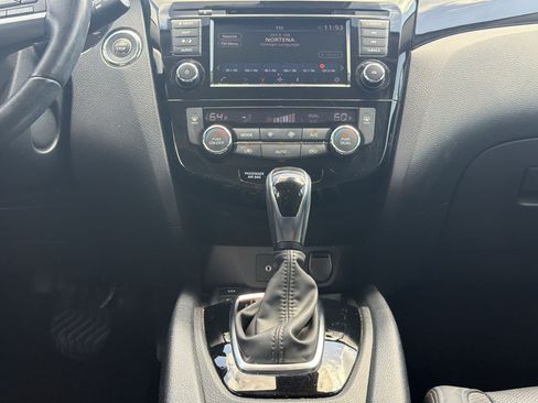 Used 2022 Nissan Rogue Sport SL w/ Premium Package FWD image 19