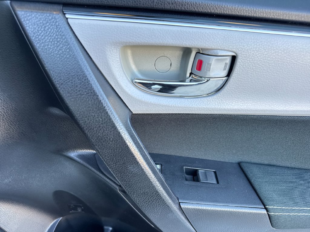 Used 2018 Toyota Corolla LE FWD image 20