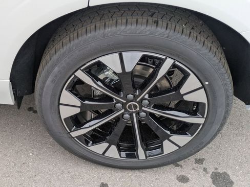 New 2026 Volvo XC60 B5 Plus w/ Climate Package image 17