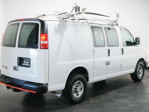 Used 2015 Chevrolet Express 2500 RWD image 4