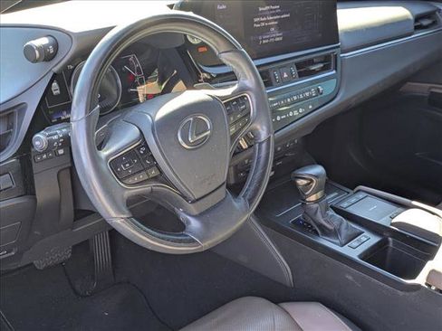 Used 2022 Lexus ES 300h Ultra Luxury image 6