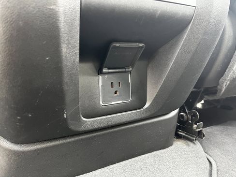 Used 2023 Chevrolet Suburban High Country image 45