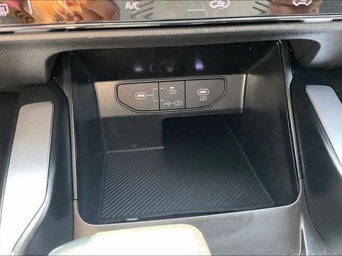 Used 2025 Kia Sorento LX FWD image 30