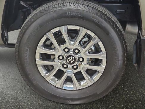 Used 2025 Toyota Tacoma Limited AWD/4WD image 34
