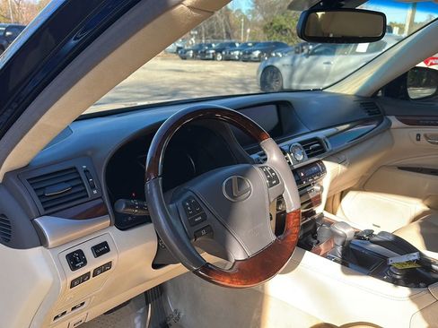 Used 2013 Lexus LS 460 image 16